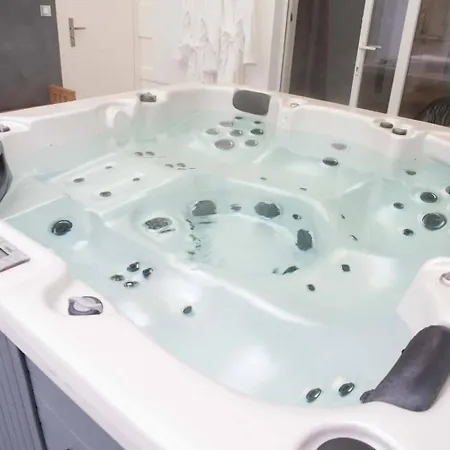 La Pause Roseeenne Bed & Breakfast 4*